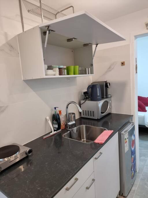 شقة דירת זוּגַג מפנקת עם מרפסת משגעת ונוף למפרץ. إيلات المظهر الخارجي الصورة